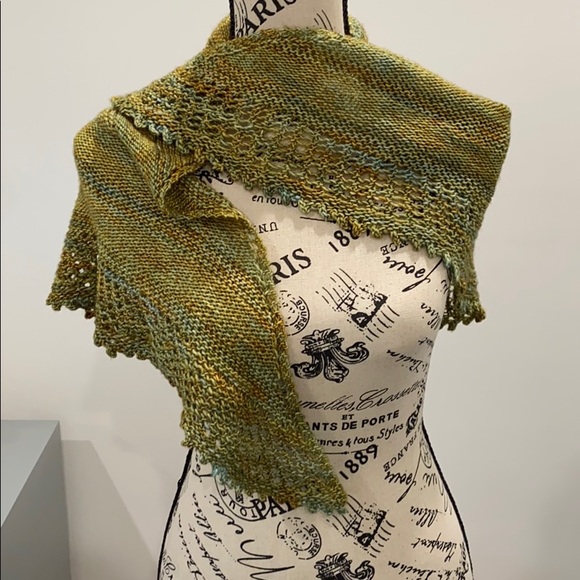 Hand-knitted Olive Melange Shawl - Picture 7 of 9